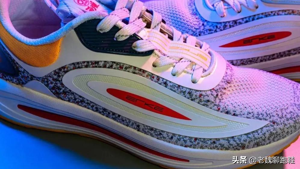 平价跑鞋学生党100-200,安踏适合跑800米的平价跑鞋