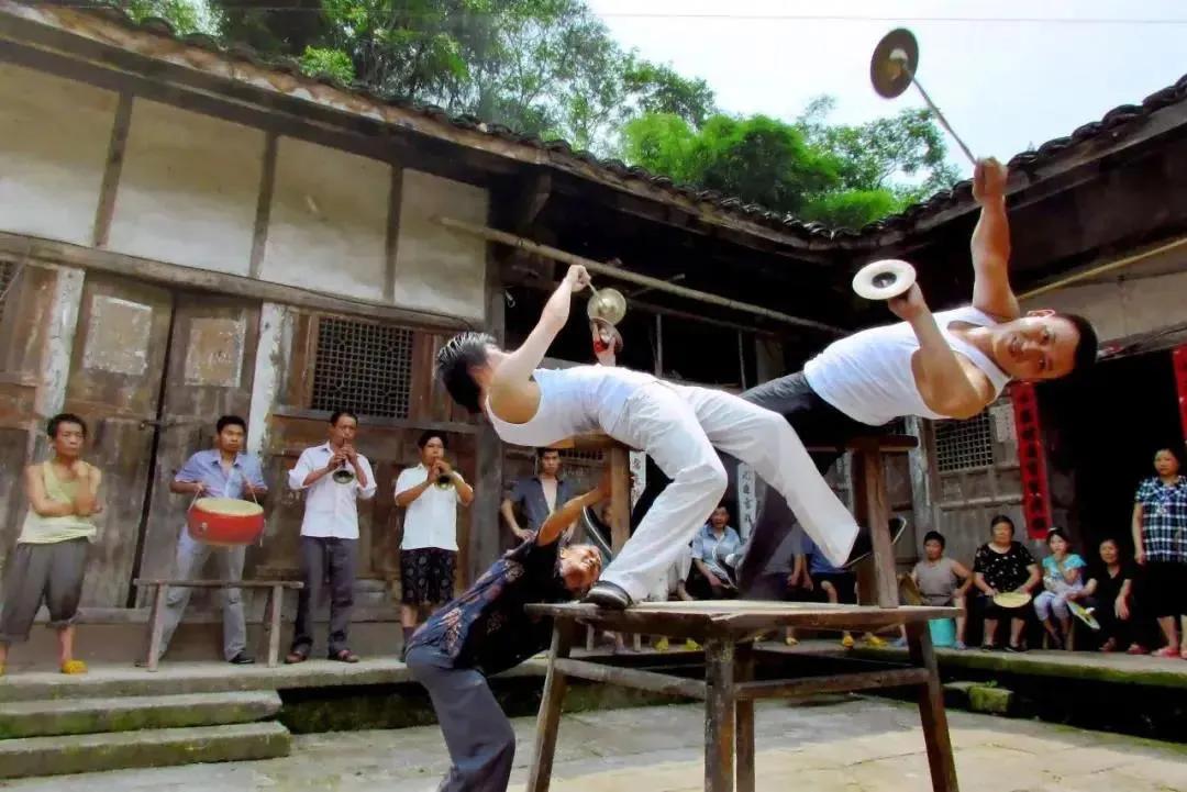 翻山铰子，铿锵于巴山的民间舞蹈