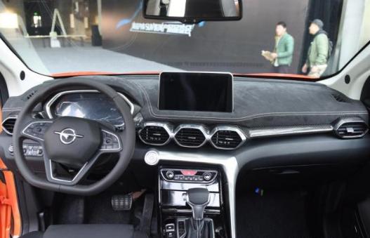 花8亿打造，百公里加速8秒8，这台海马8S可能逆袭吗？