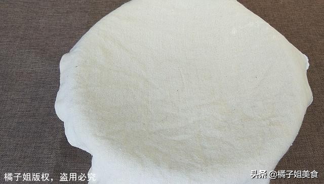 面团松弛的正确方法,面团揉太干发不起来怎么补救