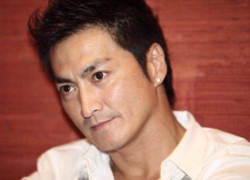 展昭何家劲被关押,展昭为救包拯闯禁宫