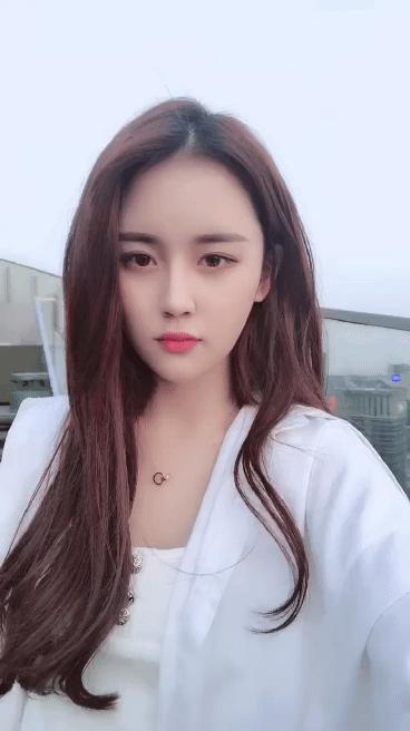 豪车旁边一辆自行车搞笑图,搞笑豪车旁边单车图