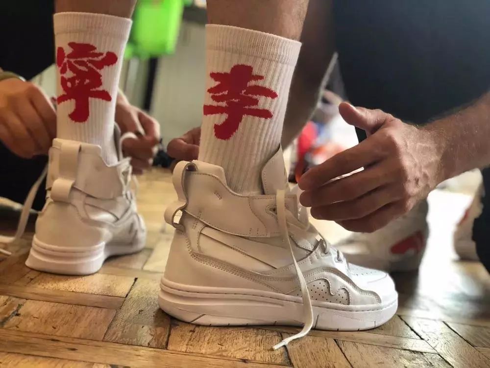 虚荣OR求实？KT7代配置拉满，CJ1代力求高端，安踏和李宁你爱谁？