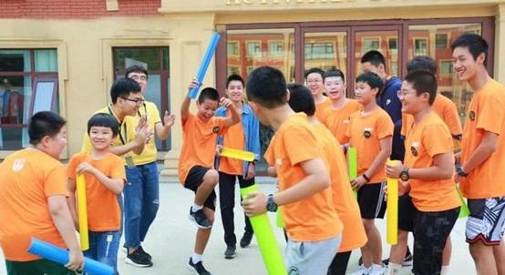 铁旅童军少年特种兵夏令营,军事夏令营锻炼孩子吃苦耐劳