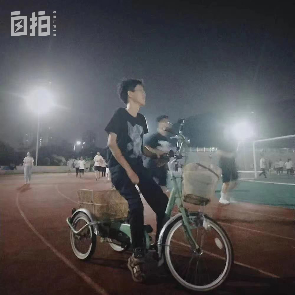 我,坐轮椅的大学生,上天能跳伞、下海能潜水,像普通人一样生活