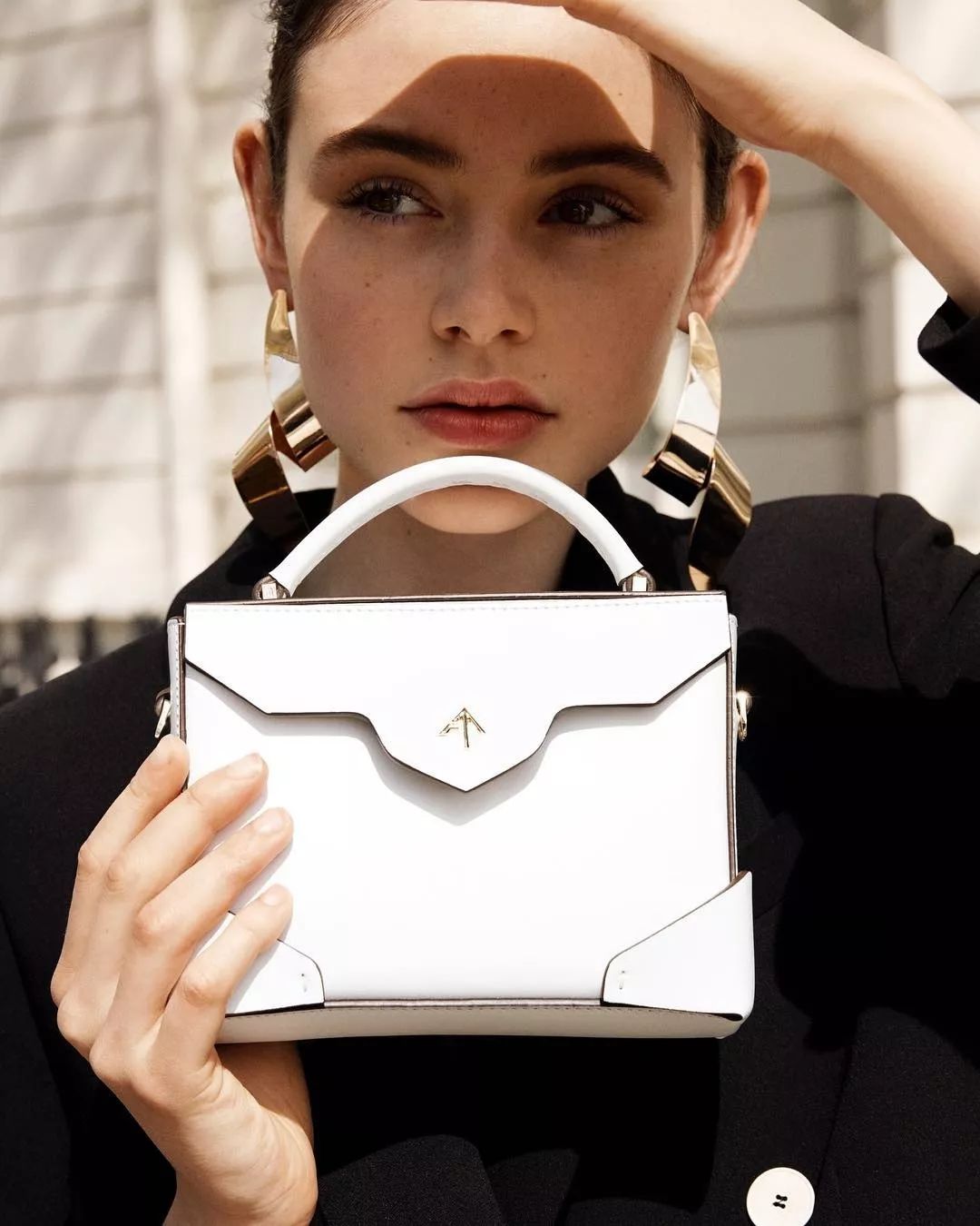 春天适合什么颜色包包,春天背什么颜色的包包