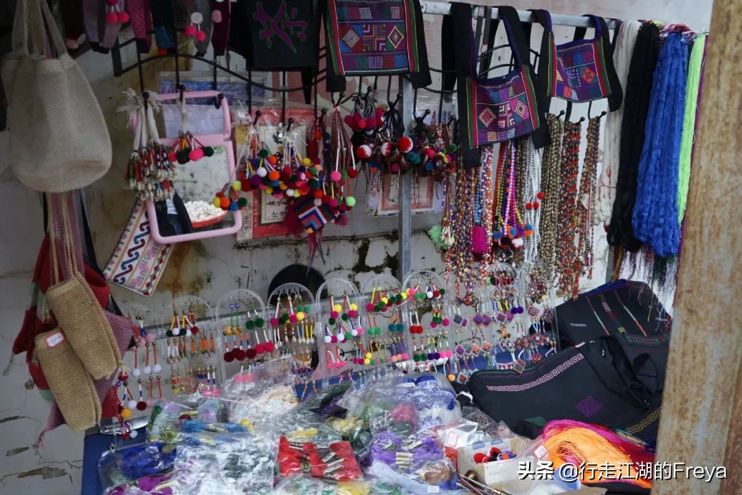 西双版纳傣族村寨赶集,西双版纳星期五赶集