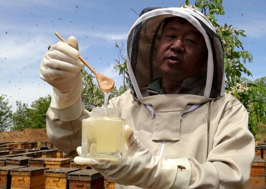 蜂蜜会变质吗变质后的蜂蜜什么样,蜂蜜变黑了还有药味