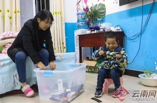 张桂梅感动图片,张桂梅儿童之家