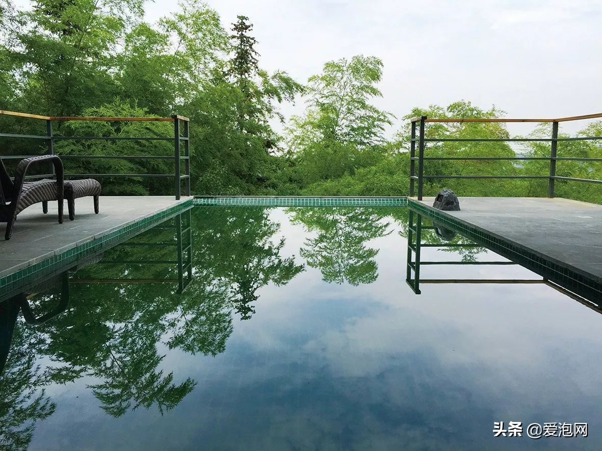 可以一边泡温泉一边欣赏天目湖,天目湖御水温泉景点