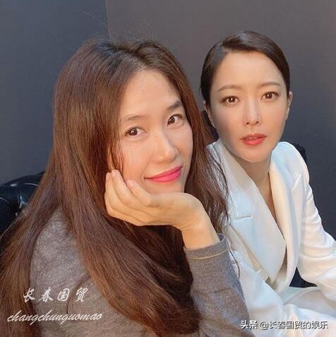 韩星金喜善新剧花絮,43岁金喜善惊艳美照