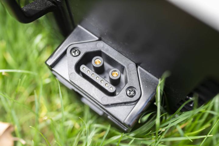 大灯炫酷有型,九号e100大灯效果