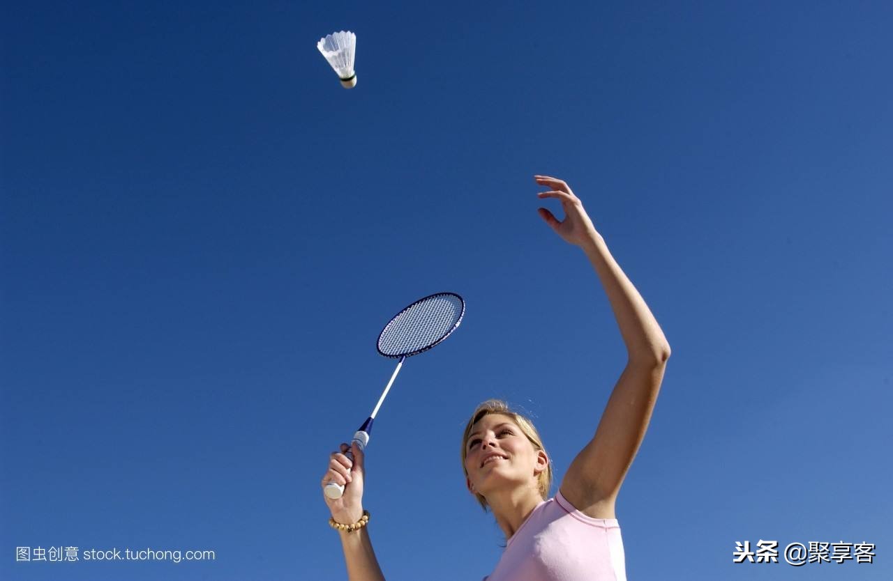 羽毛球高远球打法与技巧,羽毛球高远球为什么要发到底线