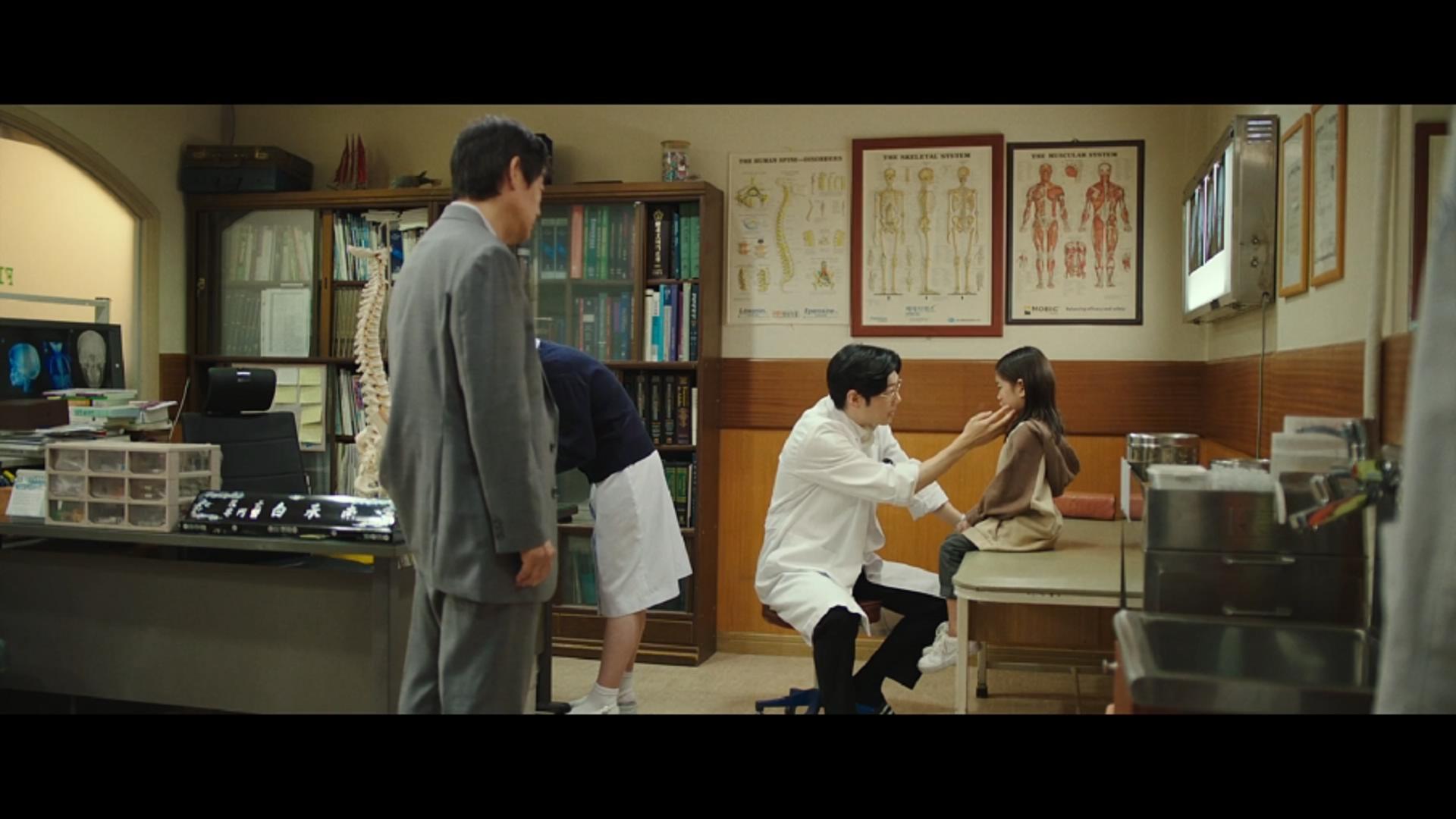 一上映就夺得韩国电影票房冠军，赶超《阿凡达》的纪录，不容错过