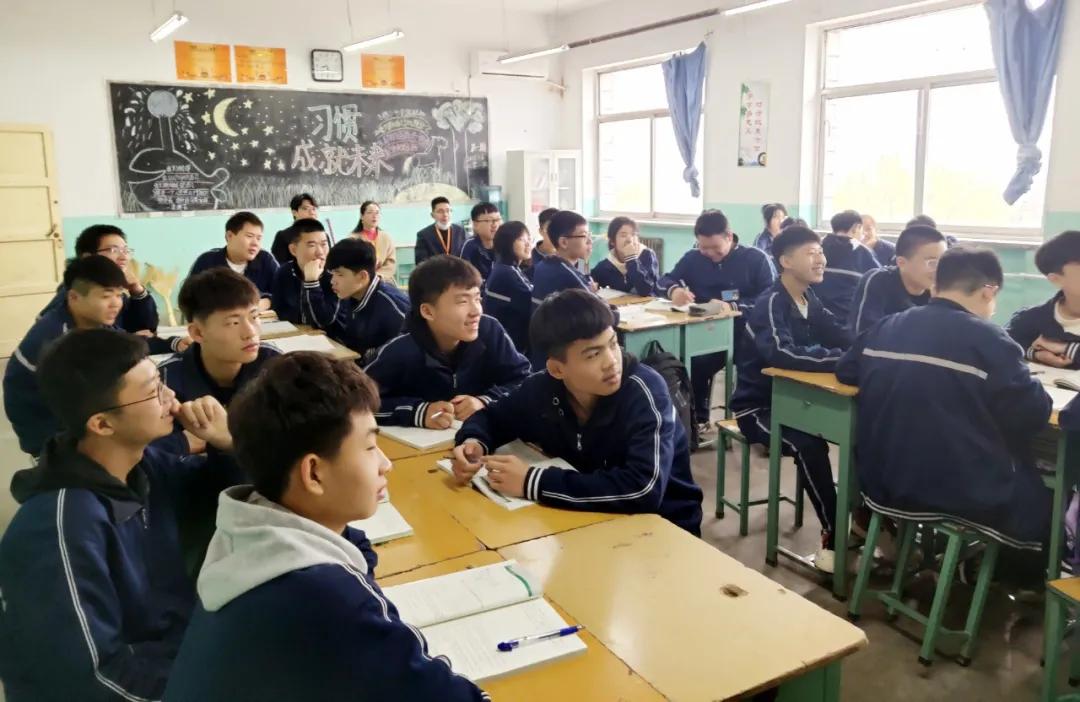 北方电子科技学校组织骨干教师赴山西临汾新博学职业学校观摩学习