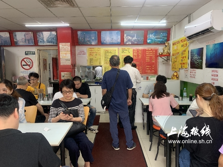 上海最好吃的辣酱油炸猪排,上海特色炸猪排辣酱油是标配