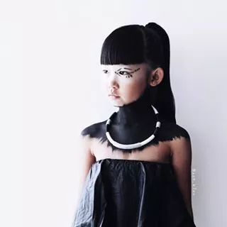 9岁小姑娘滑板视频,9岁滑板女孩