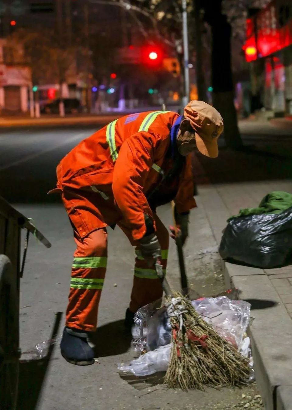 给你三秒钟选一个词语,形容岳阳的词汇