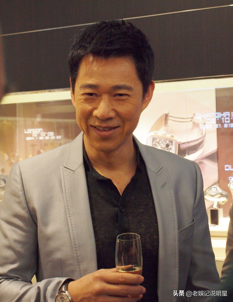 64岁张丰毅：相差12岁的婚姻刚刚好