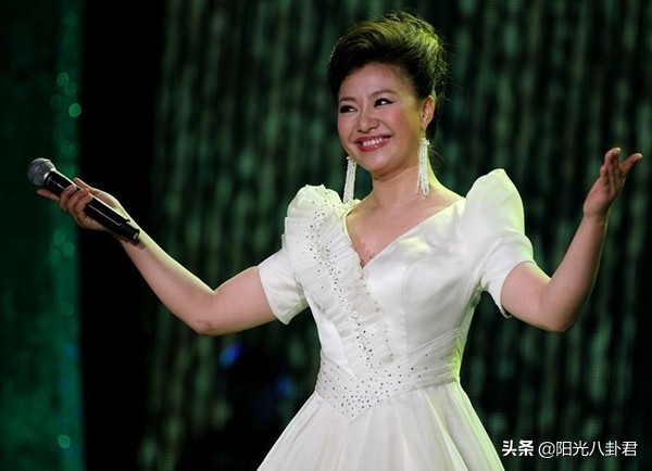 从湖南走出的8大美女，有4位立足央视春晚20年，2位成综艺一姐