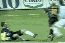 来感受一下暴力美学足球,极致的足球暴力美学