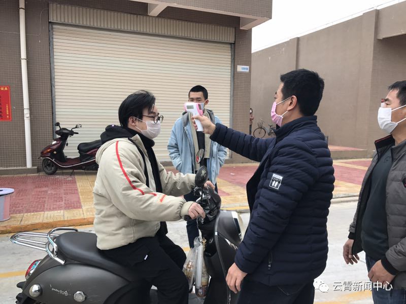 筑牢战疫堡垒防疫一线党旗别样红,奋战抗疫一线彰显硬核担当