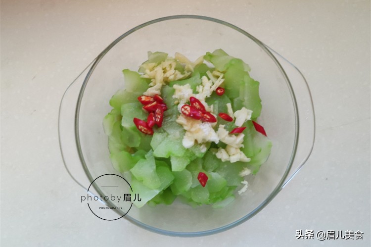 秋天减肥,这瓜别放过,仅2元一斤,拌一拌就上桌,大口吃不长肉