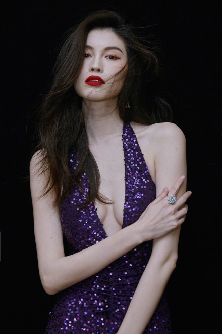 北京才2度，费加罗盛典女星一个比一个穿得少，PS前后郑爽最吓人