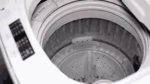 拆开洗衣机又脏又臭?教你一妙招,只需一泡,就把垃圾清空了
