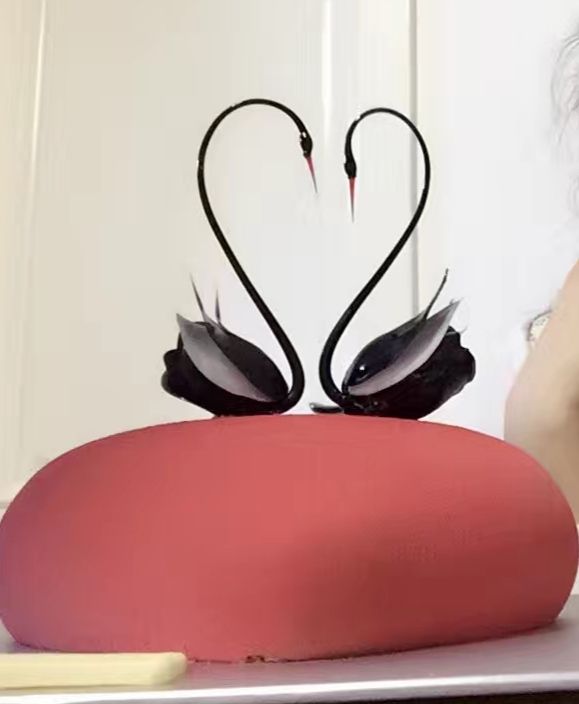 黑天鹅蛋糕有多贵,黑天鹅蛋糕白冰