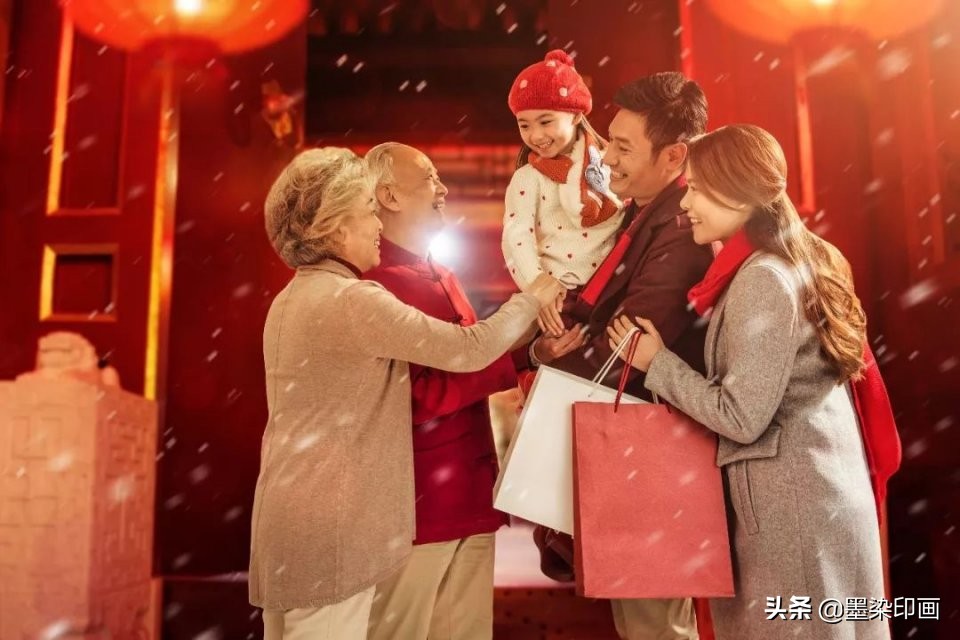 过年回家拍一张全家福吧,农村过年回家怎么拍全家福