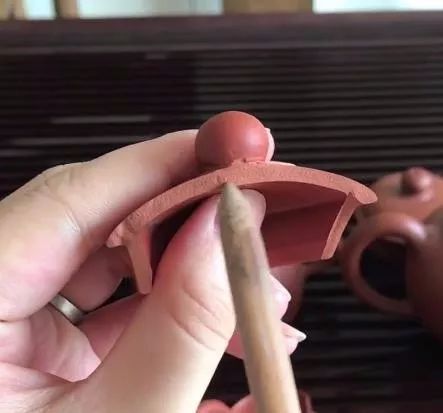 壶盖打碎了有什么征兆,壶盖摔成两半