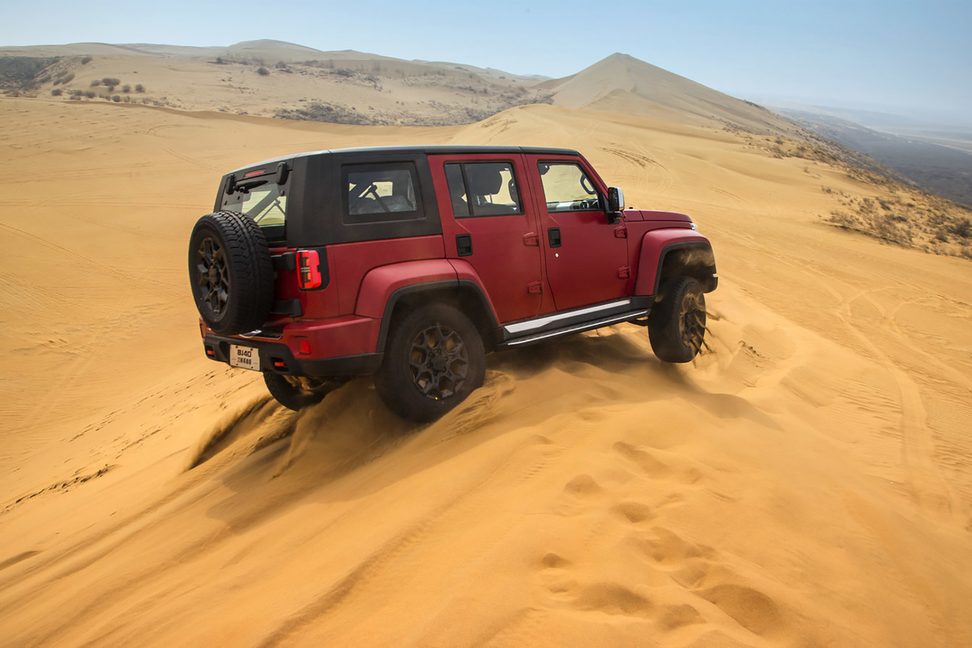 北汽bj40和坦克300牧马人怎么选,新款北汽bj40和坦克300空间对比