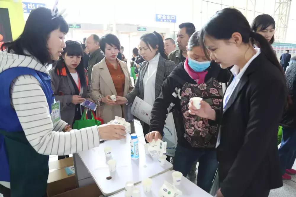 完达山钙锌中老年低糖牛奶,完达山黑沃牧场牛奶3.8