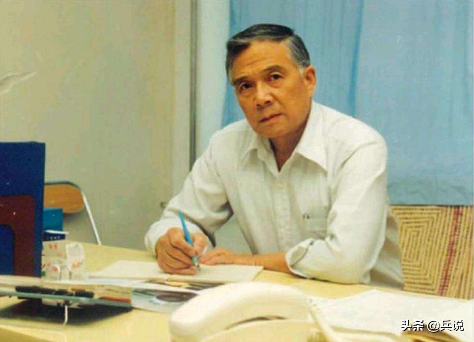 回顾歼10首飞：3秒钟，漏3滴油，总师宋文骢彻夜不眠
