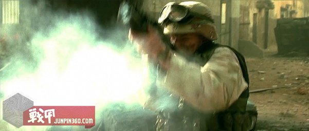 美国黑鹰战机坠落视频,十部顶级战争大片黑鹰坠落