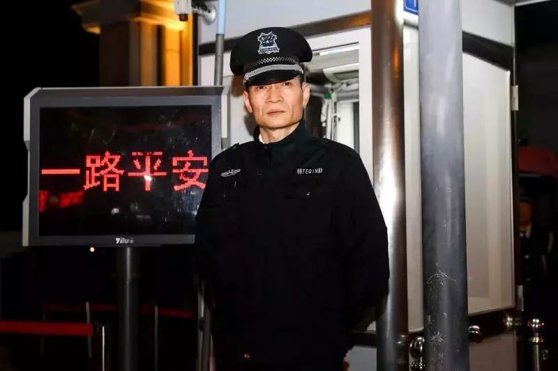 厦大51岁保安5年通过40多门考试,厦大的保安考上厦大