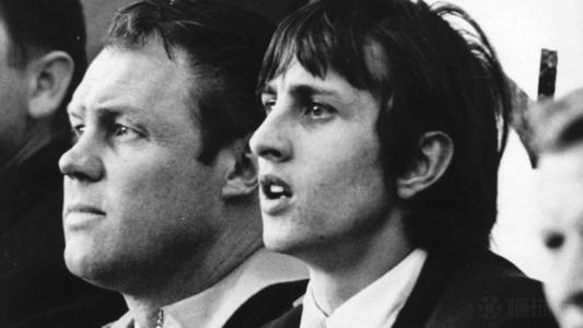 约翰·克鲁伊夫在足球界出名吗,克鲁伊夫才是足球第一人