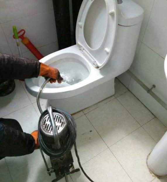 马桶漏水最简单的解决方法,马桶漏水找谁靠谱