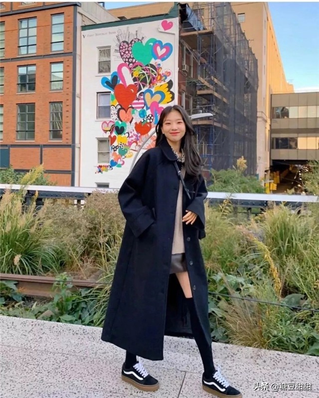 韩系大衣穿搭适合什么身材的女生,小个子女士韩国风双面呢大衣搭配