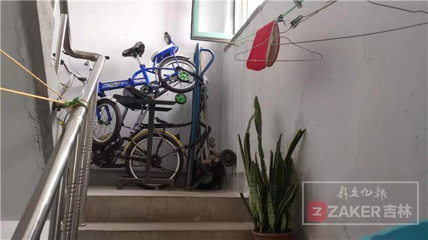 居民楼道里养鸡鸭,邻居愁坏居民