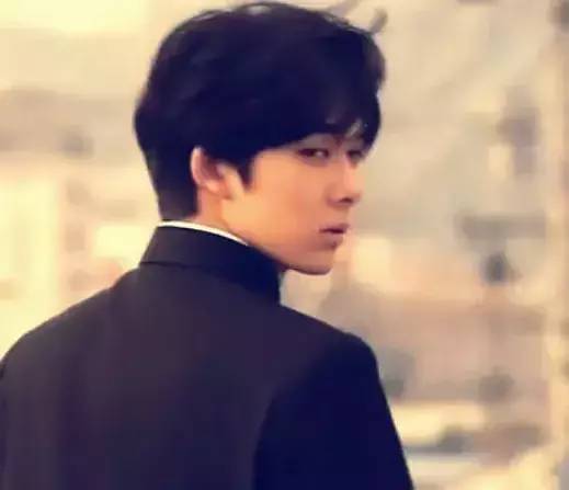 帅哥比赛里混进了一个“女孩子”，还撞脸了有村架纯黑岛结菜？