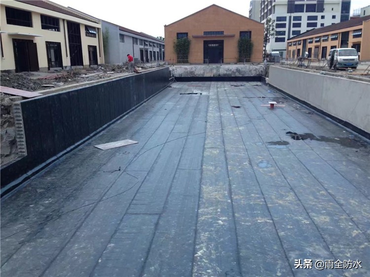 卷材屋面渗漏部位及产生的原因,屋面防水渗漏原因和解决方案