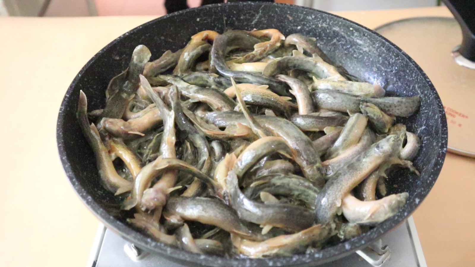 大厨的香酥小泥鳅怎样做,泥鳅一般有几种做法