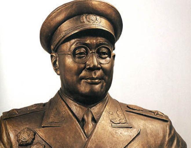 55年授衔，*伯承刘**为何能位列十大元帅第四？4大优势鲜有人及