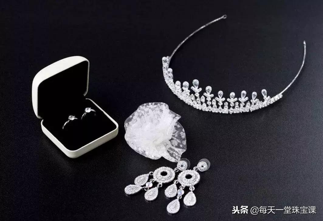 现在买到的钻石都是人造钻石吗,为什么人造钻石比天然钻石品质好