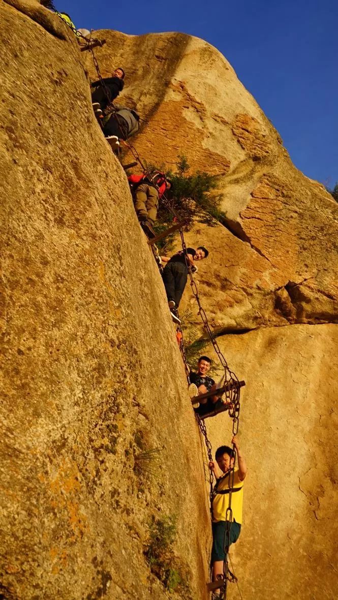 天下奇险第一山是指,奇险天下第一山