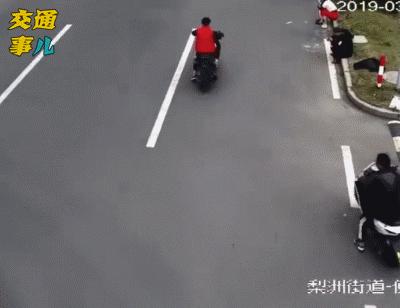 一组动图警示你：耍酷炸街一时爽车倒人进“鬼门关”！