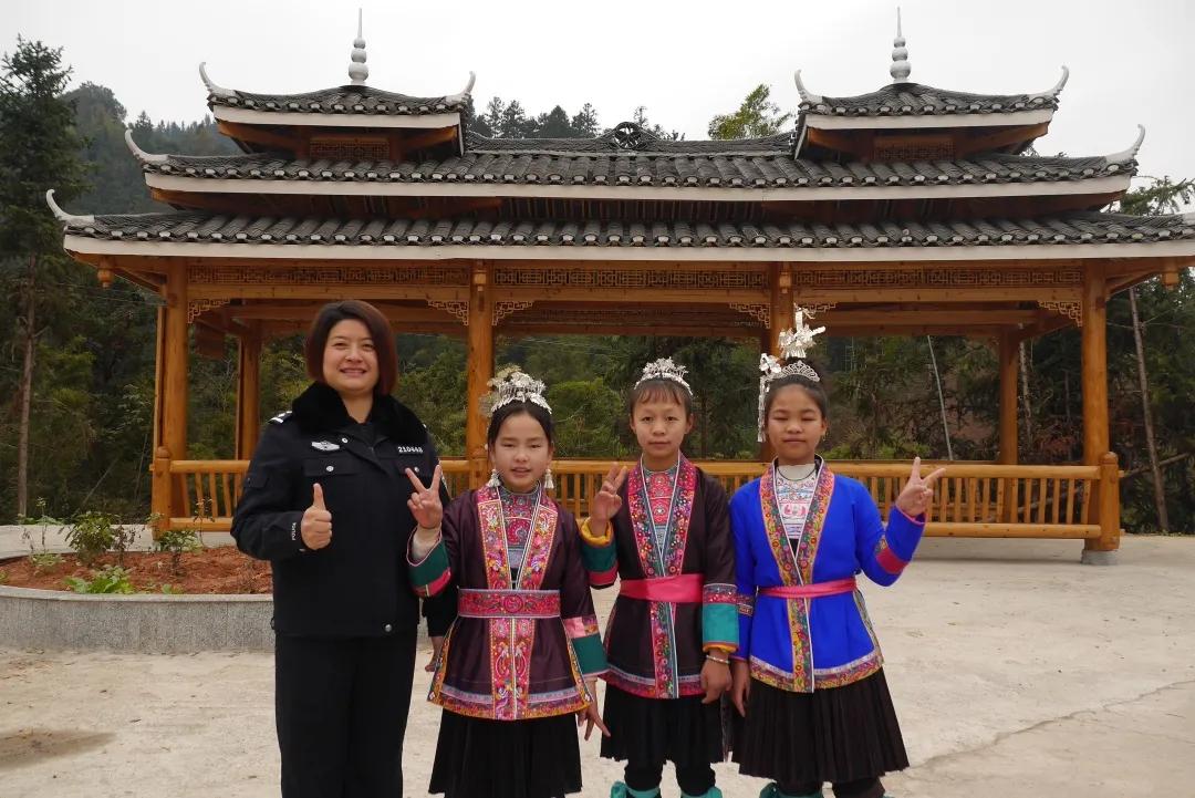 致敬奉献在一线的警务人员,致敬在偏远山区支教工作者