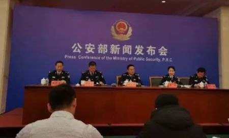 身份证照片不满意可以重新换证吗,刚拍的身份证太丑可以补办重拍吗